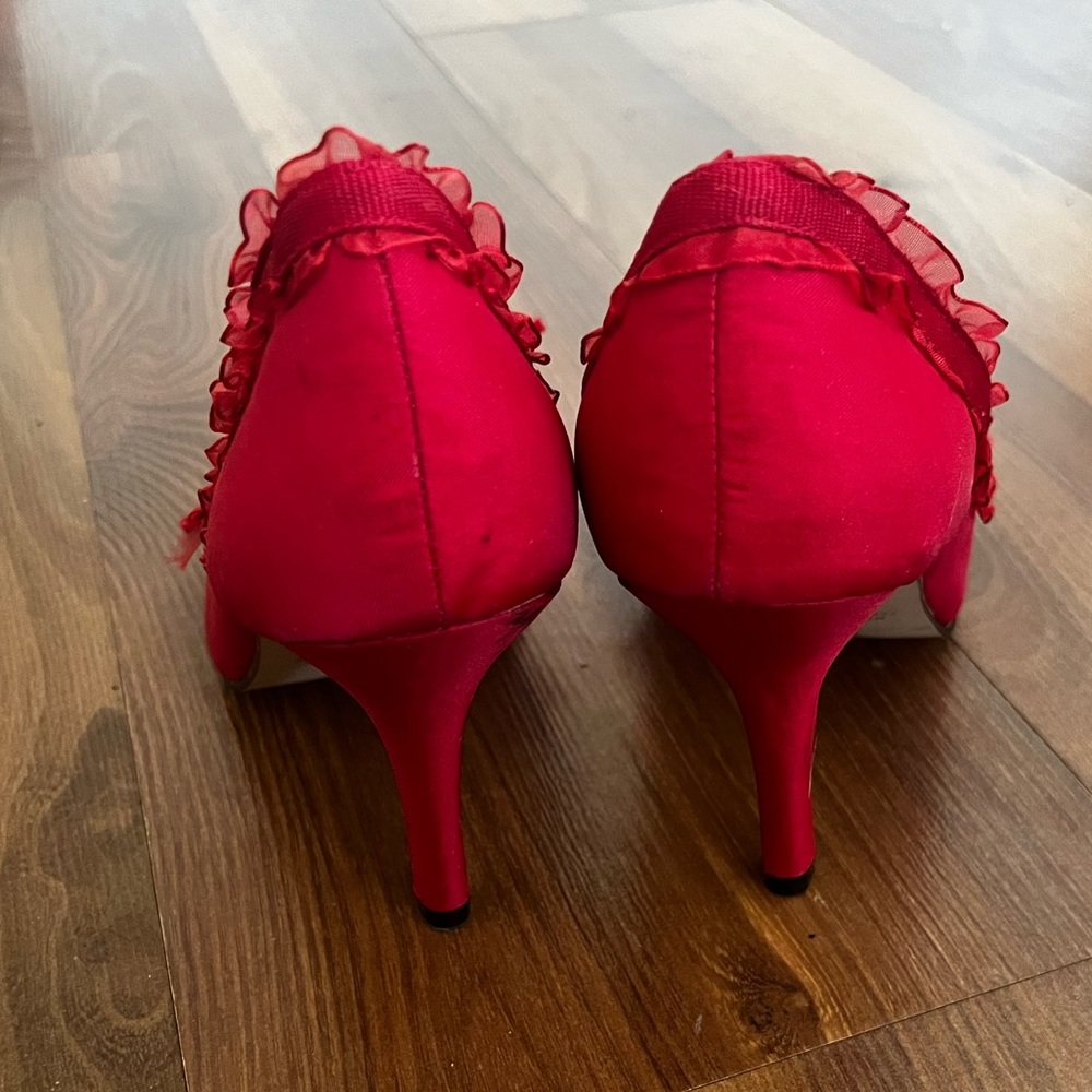 Red shoes - Picture 3 of 4